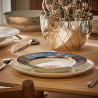 برناردو طبق الحساء أو روا دائري باللون الذهبي