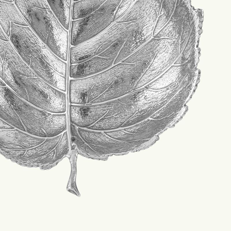 وعاء على شكل أوراق البندق فضي بحجم صغير بوتشيلاتي وعاء على شكل أوراق البندق فضي بحجم صغير