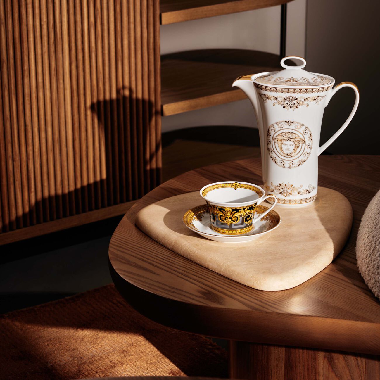 فيرساتشي فنجان الشاي آي لاف باروك مع صحنه أسود