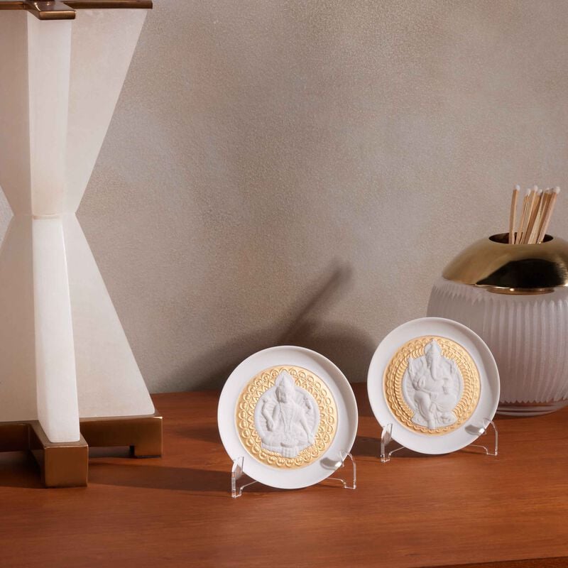 طقم الأطباق التزيينية لاكشمي وغانيشا باللون الذهبي لادرو طقم الأطباق التزيينية لاكشمي وغانيشا باللون الذهبي