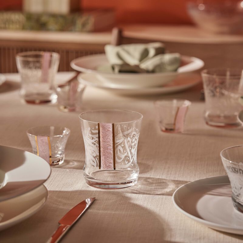 طقم نغم المؤلف من 6 كؤوس زجاجية قصيرة باللون الوردي دملاج طقم نغم المؤلف من 6 كؤوس زجاجية قصيرة باللون الوردي