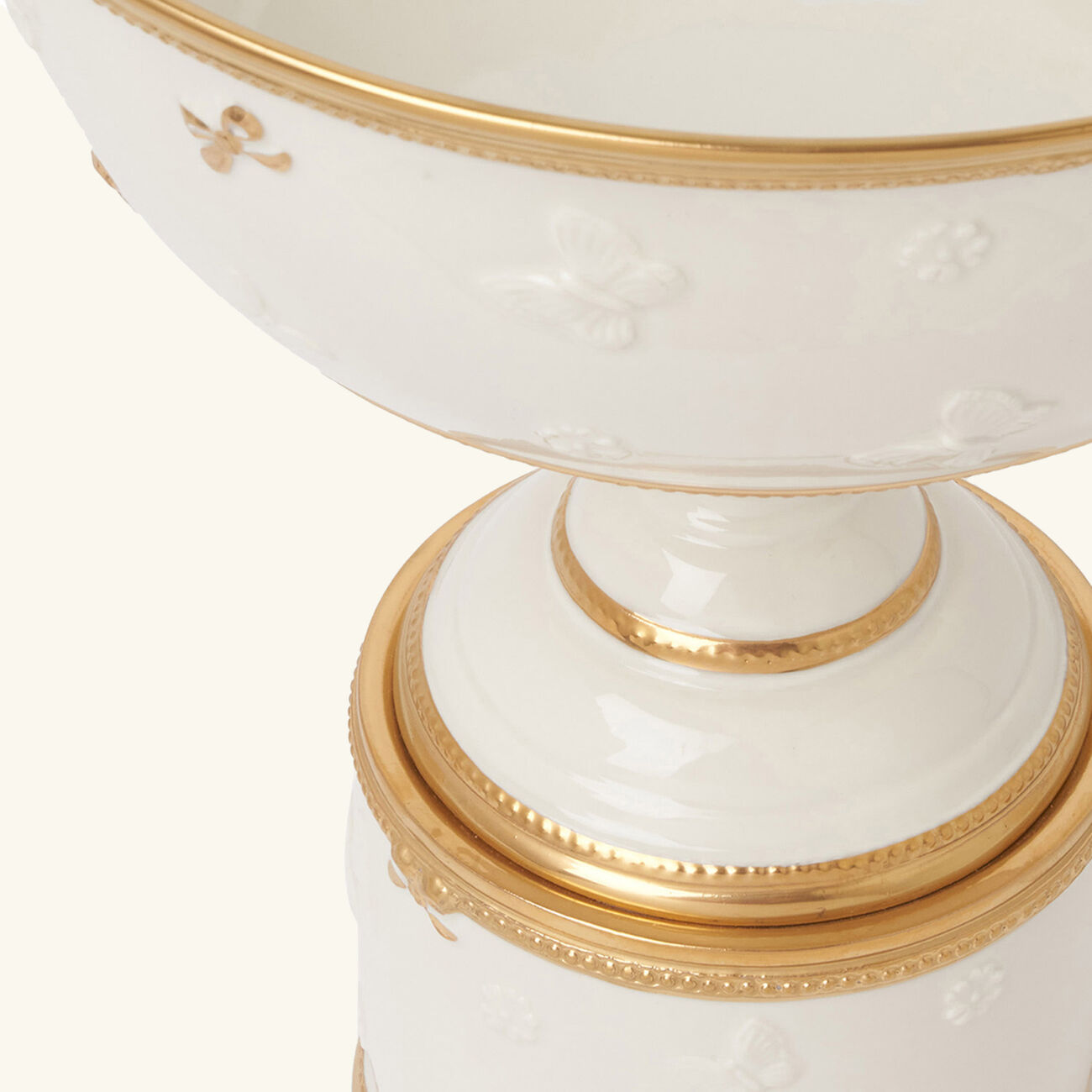 فيلاري وعاء الفاكهة باترفلاي بأقدام مرتفعة أبيض