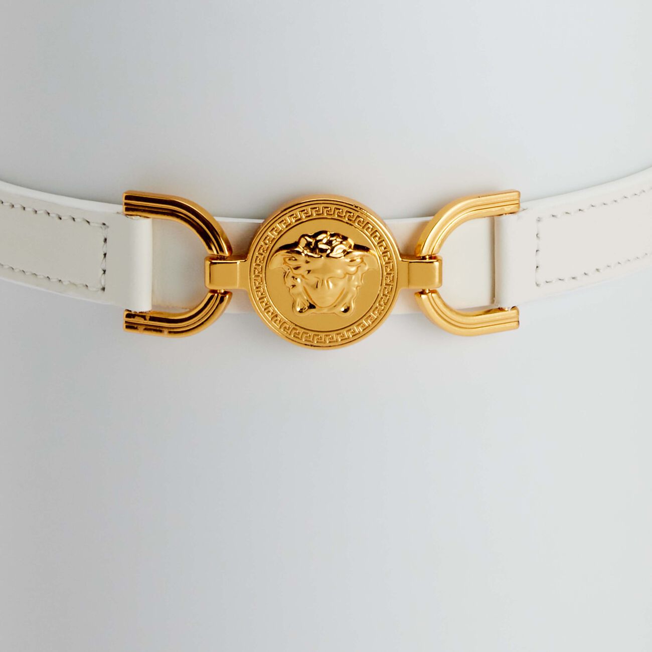 Medusa 95 Vase Round Small White versace medusa 95 vase round small white