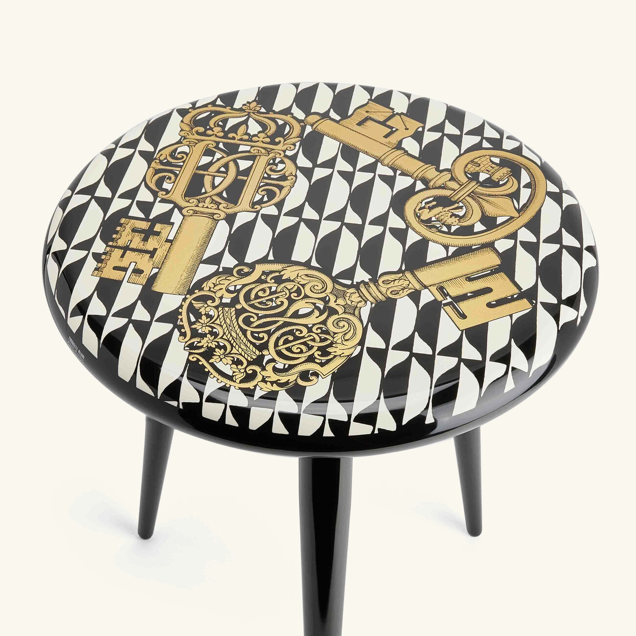 fornasetti chiavi e losanghe stool pattern