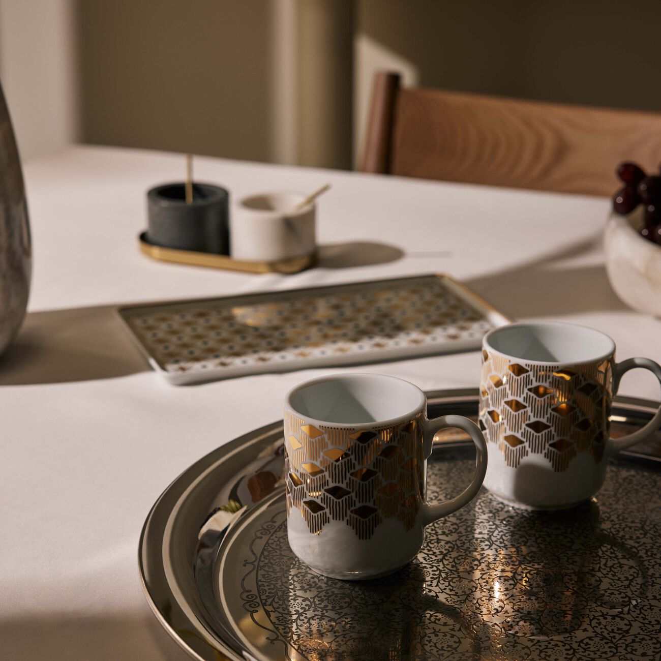 silsal tamrah by razan alazzouni mug gold set of 2