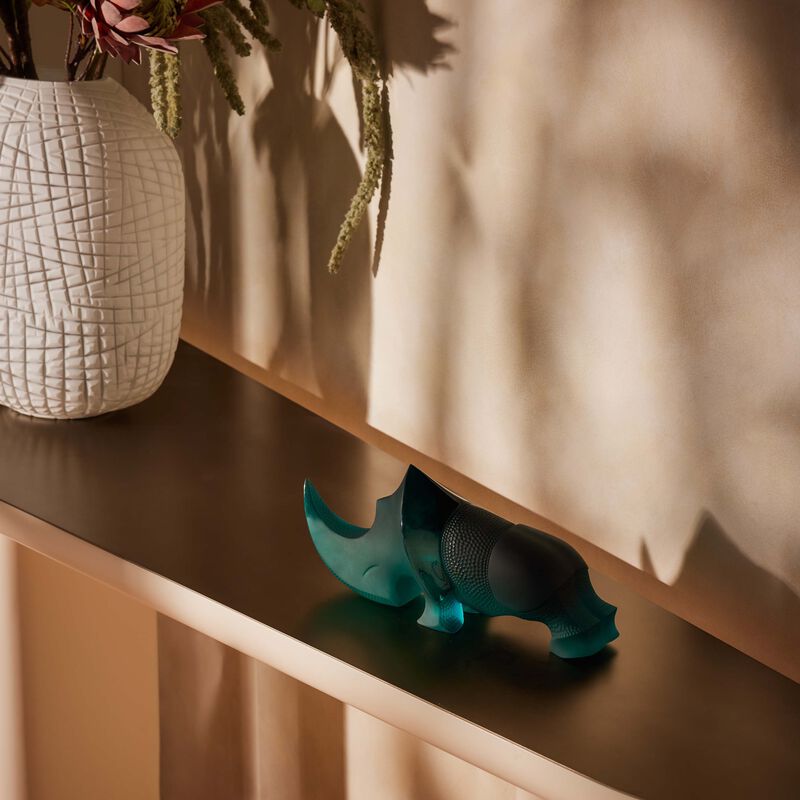 دوم منحوتة على شكل وحيد قرن متوسطة زرقاء