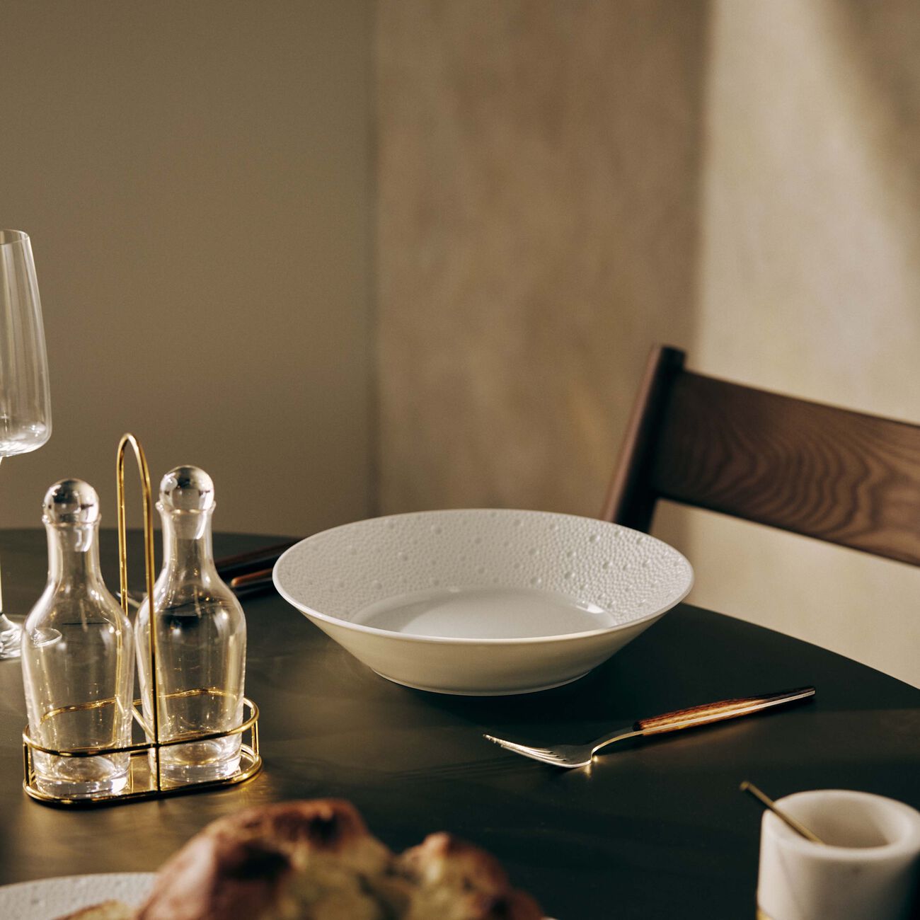 برناردو وعاء الضيافة إكومي أبيض 24 سم