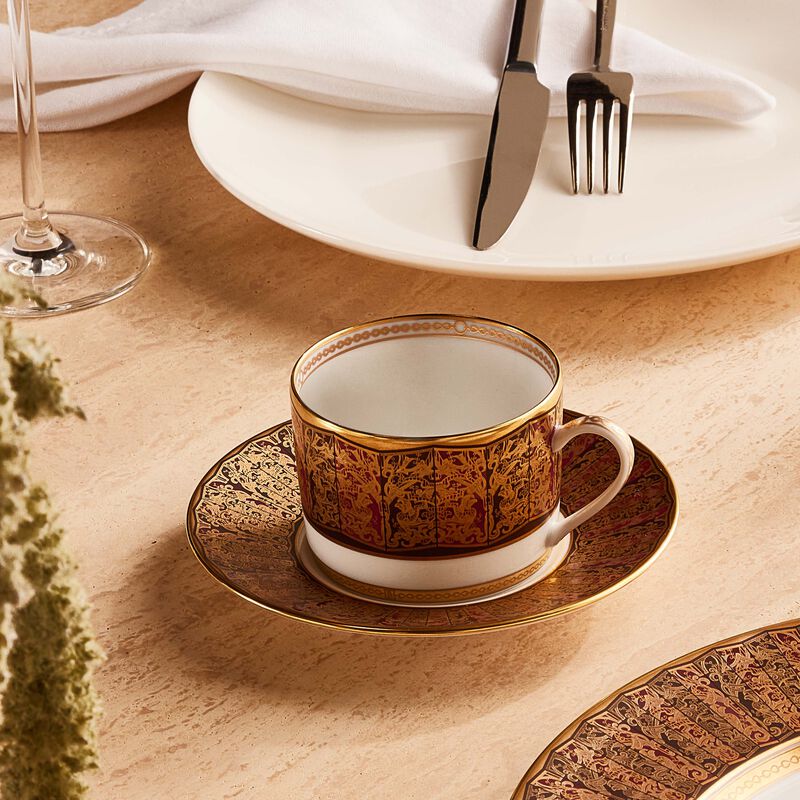 فنجان الشاي وصحنه إيفنتيل باللون الذهبي برناردو فنجان الشاي وصحنه إيفنتيل باللون الذهبي