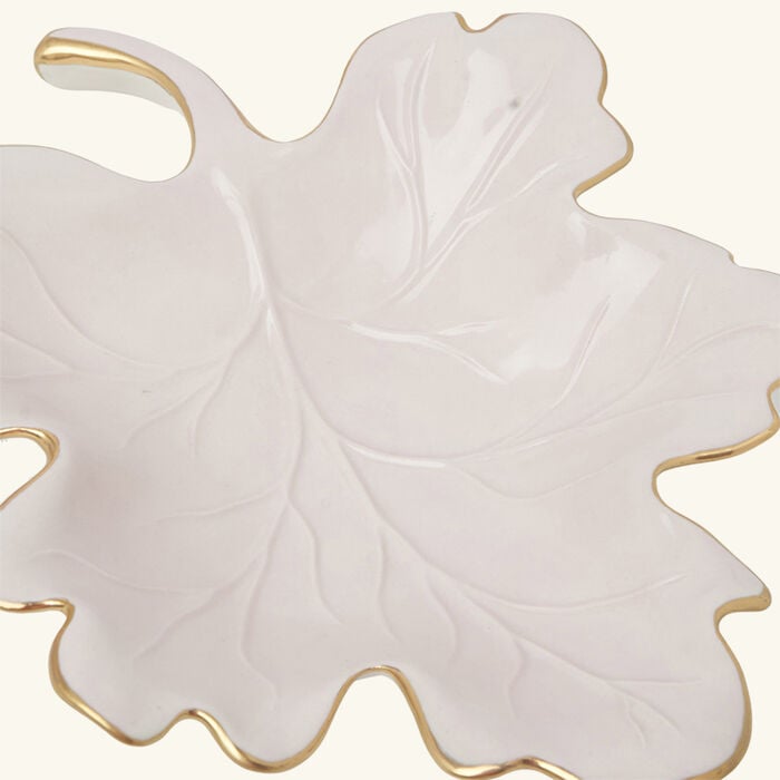 فيلاري صينية الحلى والمجوهرات أوتمن فيغ متوسطة بيضاء