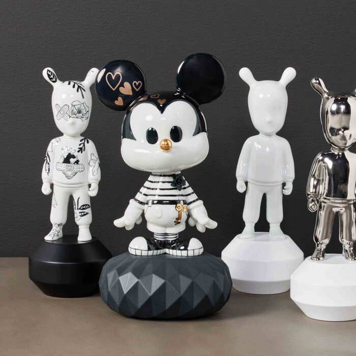 lladro the guest by henn kim figurine small white